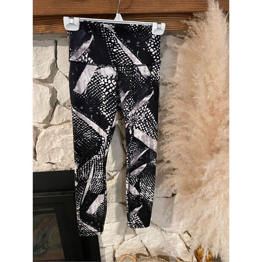 Lululemon Black White Abstract Pull On Full Length‎ High-Rise Leggings Size 4